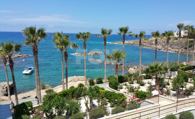 Spacious  five bedroom Villa with Pool and Large Plot for sale in Kissonerga