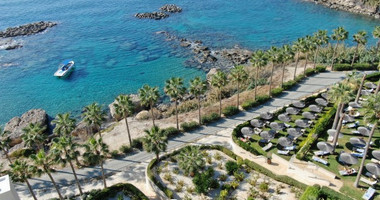 Spacious  five bedroom Villa with Pool and Large Plot for sale in Kissonerga