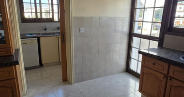 Four bedroom first floor House  for rent at Chloraka