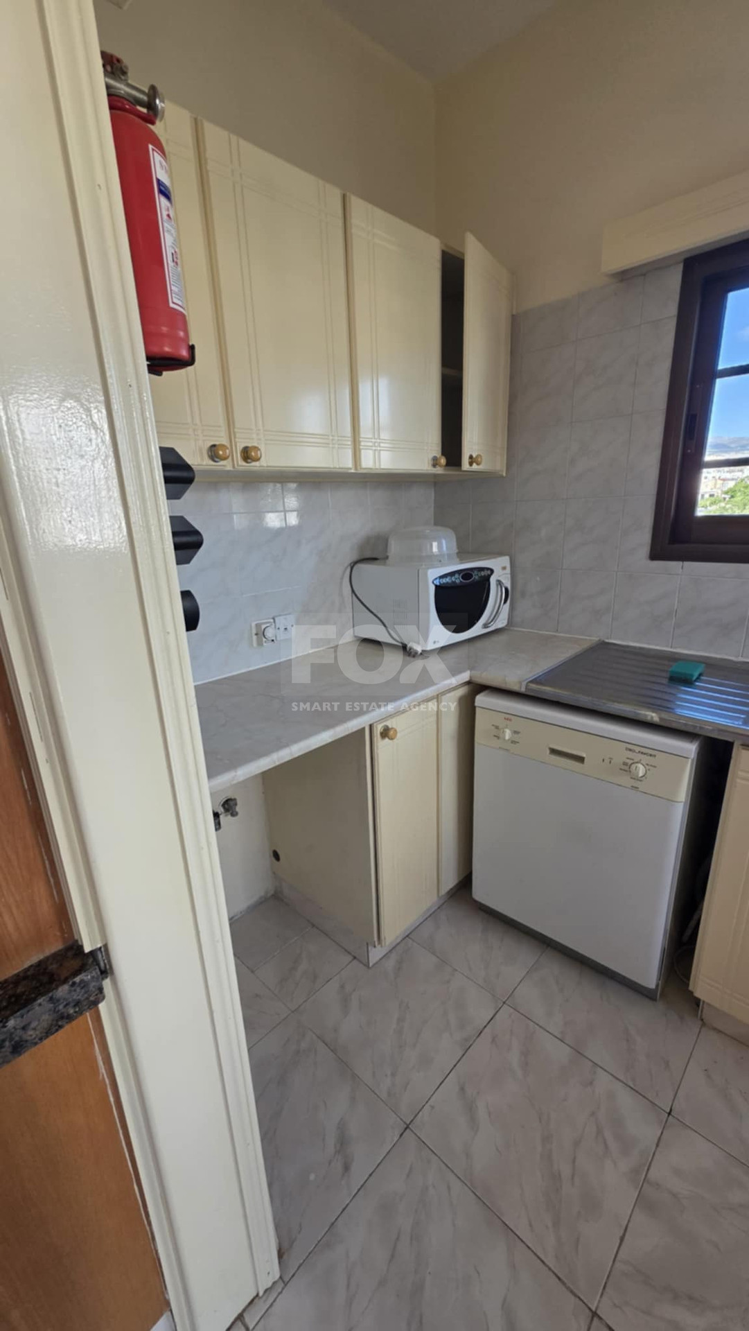 Four bedroom first floor House  for rent at Chloraka