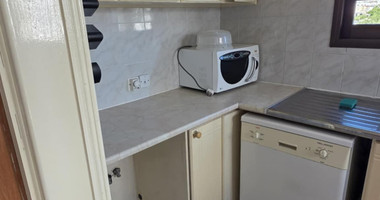 Four bedroom first floor House  for rent at Chloraka