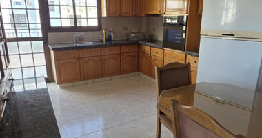 Four bedroom first floor House  for rent at Chloraka