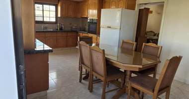 Four bedroom first floor House  for rent at Chloraka