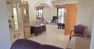 Four bedroom first floor House  for rent at Chloraka