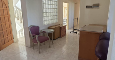 Four bedroom first floor House  for rent at Chloraka