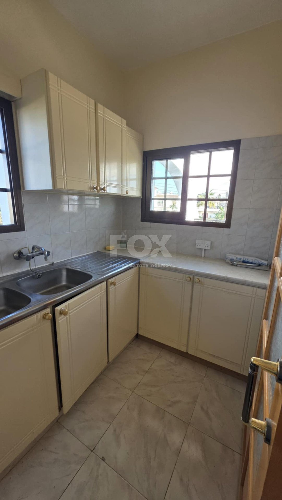 Four bedroom first floor House  for rent at Chloraka