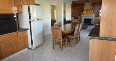 Four bedroom first floor House  for rent at Chloraka