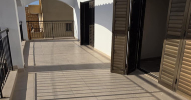 Four bedroom first floor House  for rent at Chloraka