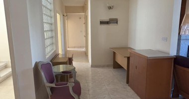 Four bedroom first floor House  for rent at Chloraka