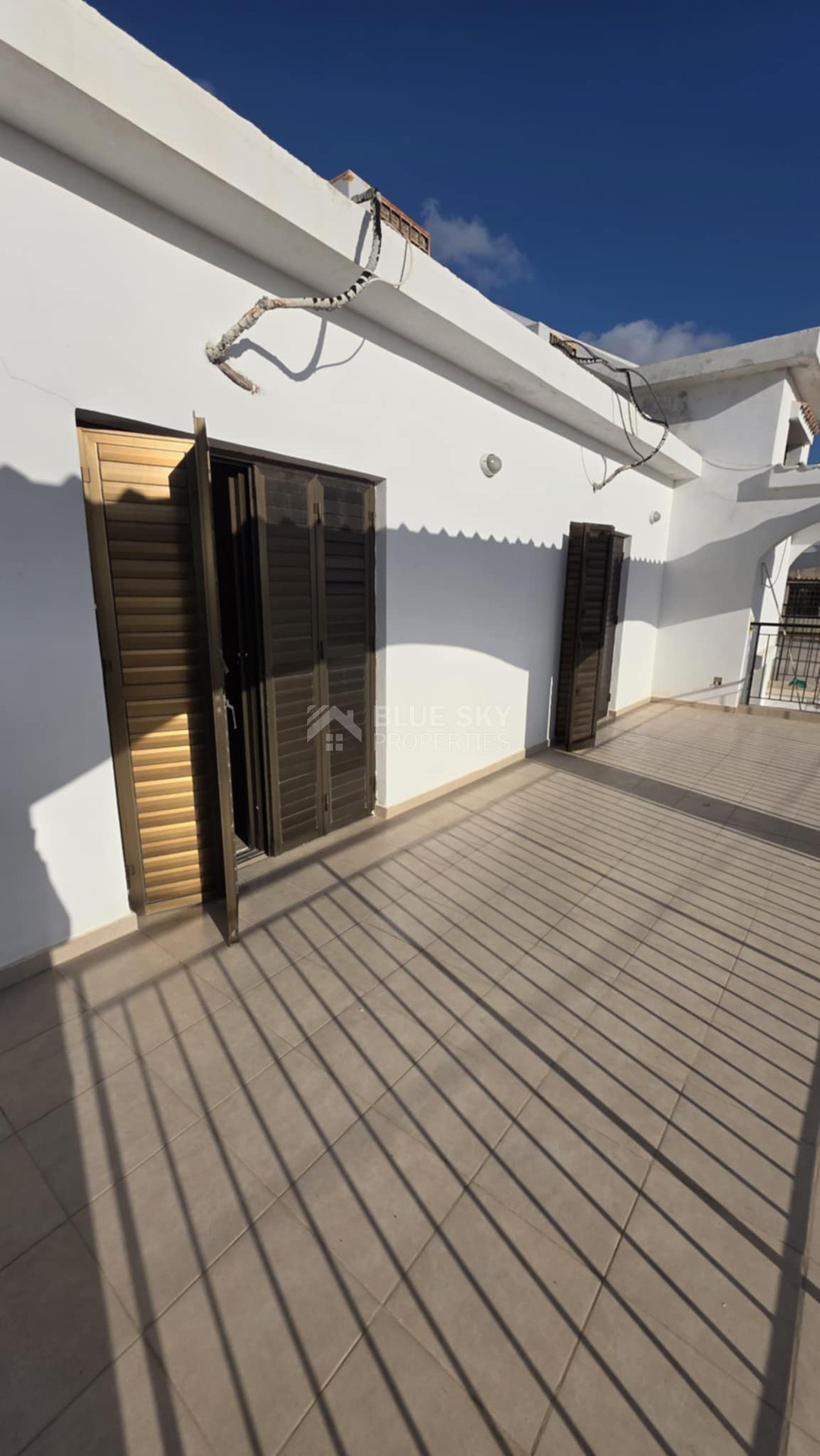 Four bedroom first floor House  for rent at Chloraka