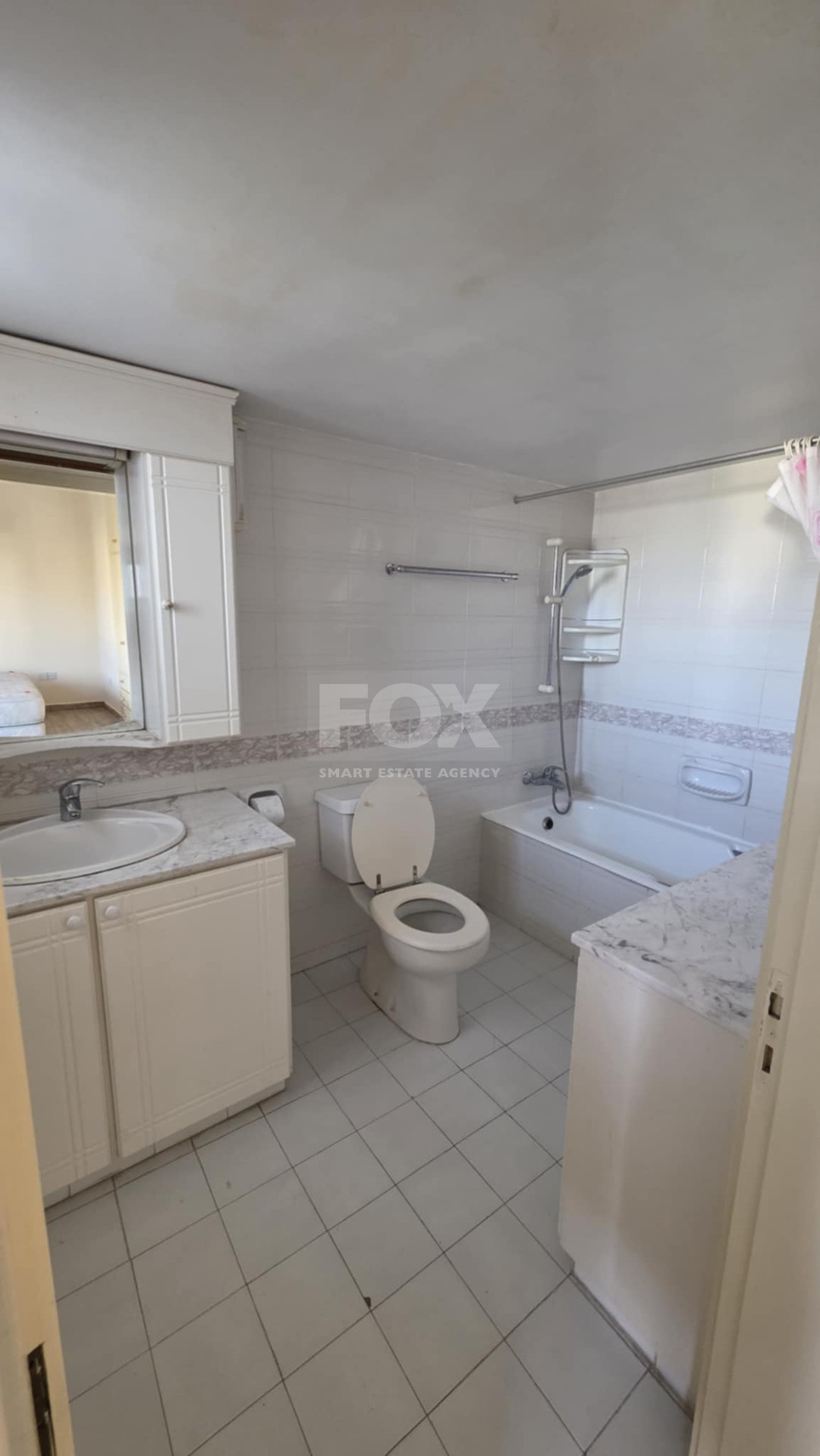 Four bedroom first floor House  for rent at Chloraka