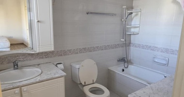 Four bedroom first floor House  for rent at Chloraka