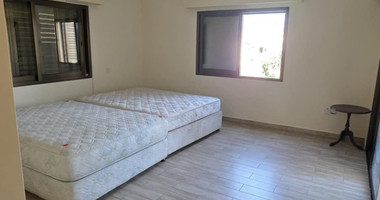 Four bedroom first floor House  for rent at Chloraka