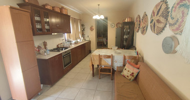 Traditional thee bedroom  furnished House for rent in Agia Filaxi, Limassol