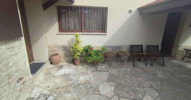 Traditional thee bedroom  furnished House for rent in Agia Filaxi, Limassol