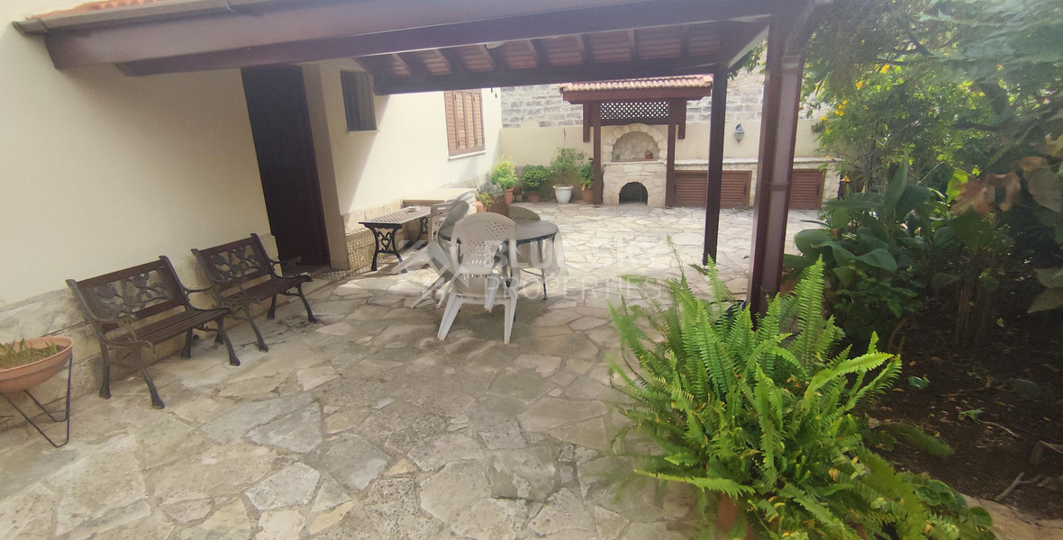 Traditional thee bedroom  furnished House for rent in Agia Filaxi, Limassol