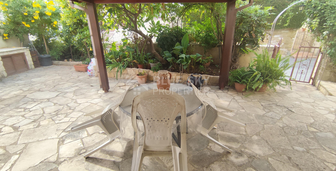 Traditional thee bedroom  furnished House for rent in Agia Filaxi, Limassol