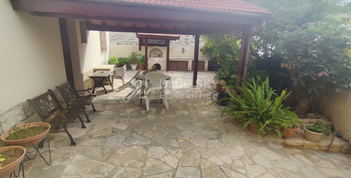 Traditional thee bedroom  furnished House for rent in Agia Filaxi, Limassol