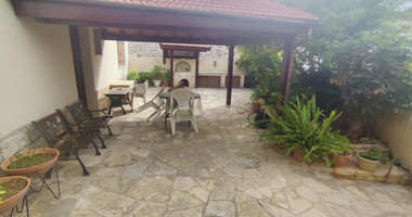 Traditional thee bedroom  furnished House for rent in Agia Filaxi, Limassol