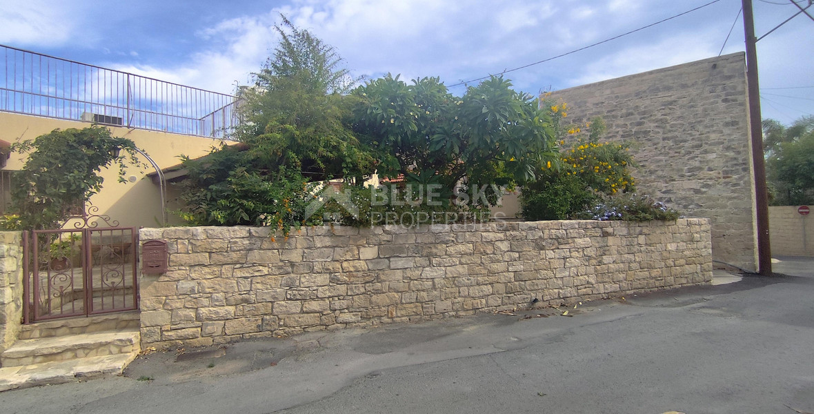 Traditional thee bedroom  furnished House for rent in Agia Filaxi, Limassol