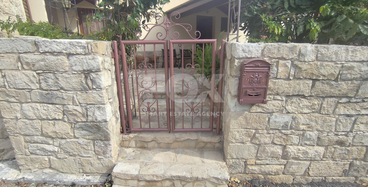 Traditional thee bedroom  furnished House for rent in Agia Filaxi, Limassol