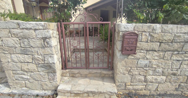 Traditional thee bedroom  furnished House for rent in Agia Filaxi, Limassol