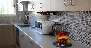 Three bedroom furnished apartment in Mesa Gitonia, walking distance to the seafront, Limassol