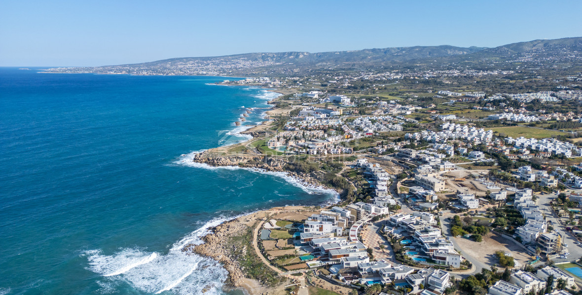 Six bedroom Beachfront Corner Villa, Seaside Villa on the Golden Mile in Chloraka, Paphos