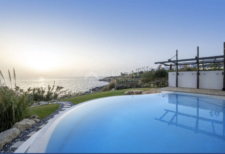 Six bedroom Beachfront Corner Villa, Seaside Villa on the Golden Mile in Chloraka, Paphos