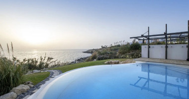 Six bedroom Beachfront Corner Villa, Seaside Villa on the Golden Mile in Chloraka, Paphos