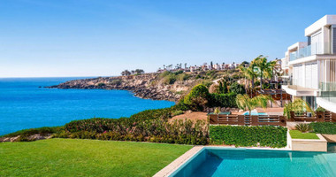 Six bedroom Beachfront Corner Villa, Seaside Villa on the Golden Mile in Chloraka, Paphos