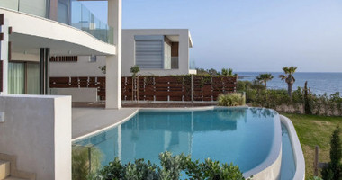 Six bedroom Beachfront Corner Villa, Seaside Villa on the Golden Mile in Chloraka, Paphos
