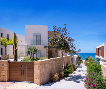 Six bedroom Beachfront Corner Villa, Seaside Villa on the Golden Mile in Chloraka, Paphos