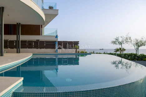Six bedroom Beachfront Corner Villa, Seaside Villa on the Golden Mile in Chloraka, Paphos