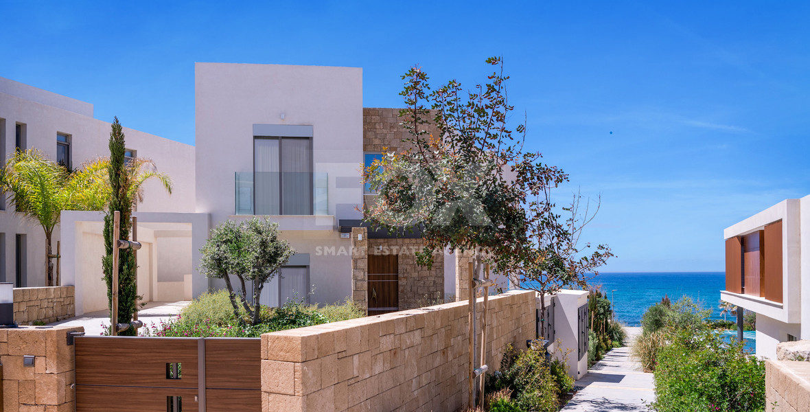 Six bedroom Beachfront Corner Villa, Seaside Villa on the Golden Mile in Chloraka, Paphos