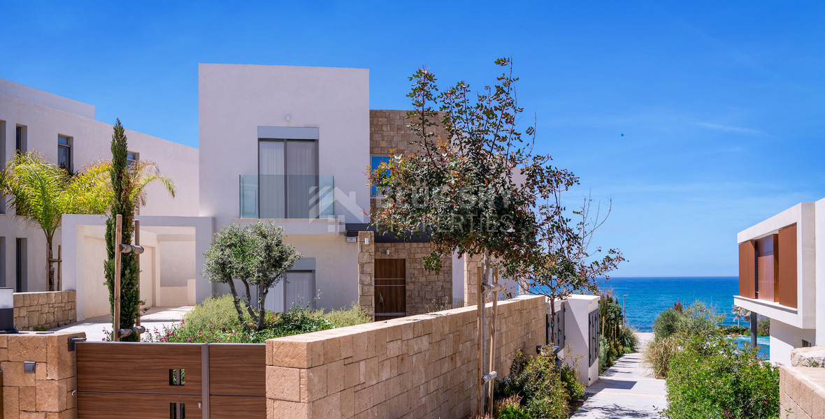 Six bedroom Beachfront Corner Villa, Seaside Villa on the Golden Mile in Chloraka, Paphos