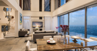 Six bedroom Beachfront Corner Villa, Seaside Villa on the Golden Mile in Chloraka, Paphos