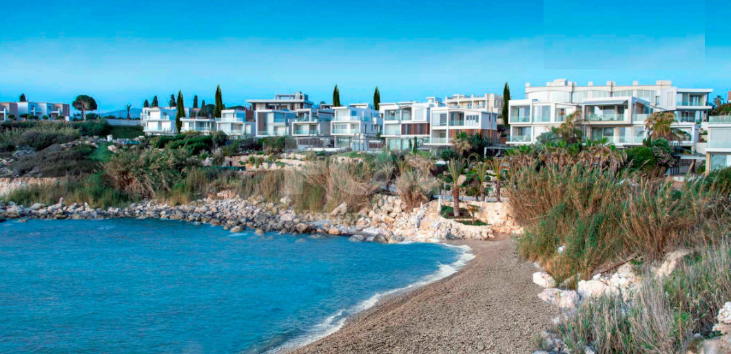 Exclusive six bedroom Seafront Villa in Chloraka – Private Pool & Panoramic Sea Views