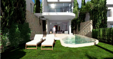 Exclusive six bedroom Seafront Villa in Chloraka – Private Pool & Panoramic Sea Views