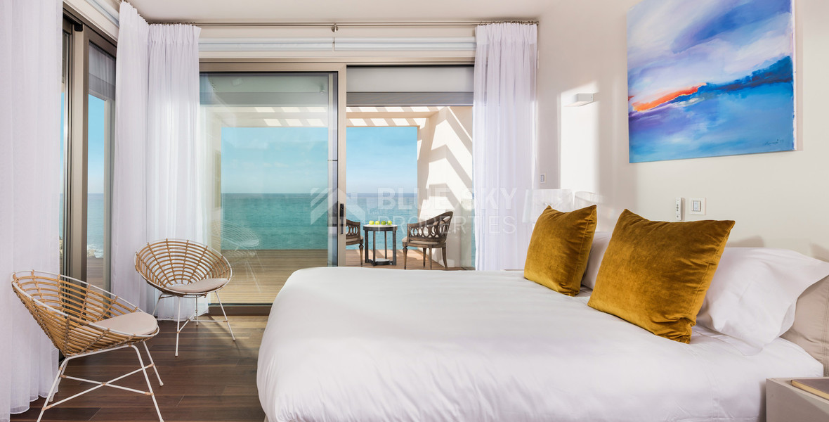 Exclusive six bedroom Seafront Villa in Chloraka – Private Pool & Panoramic Sea Views