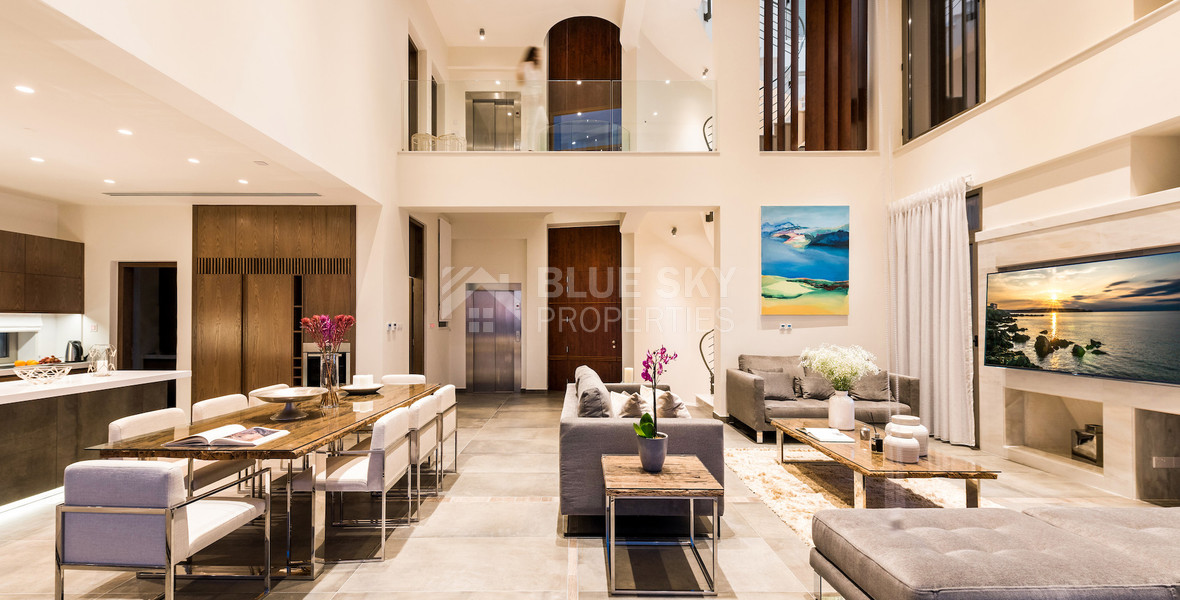 Exclusive six bedroom Seafront Villa in Chloraka – Private Pool & Panoramic Sea Views