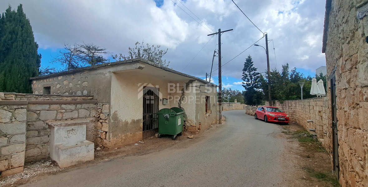 Land for sale with an old derelict house in Droushia, Paphos.