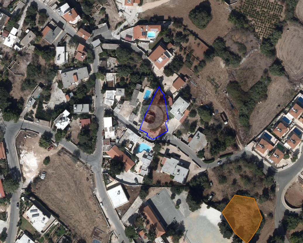 Land for sale with an old derelict house in Droushia, Paphos.