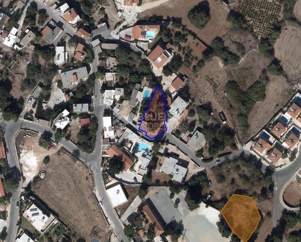 Land for sale with an old derelict house in Droushia, Paphos.