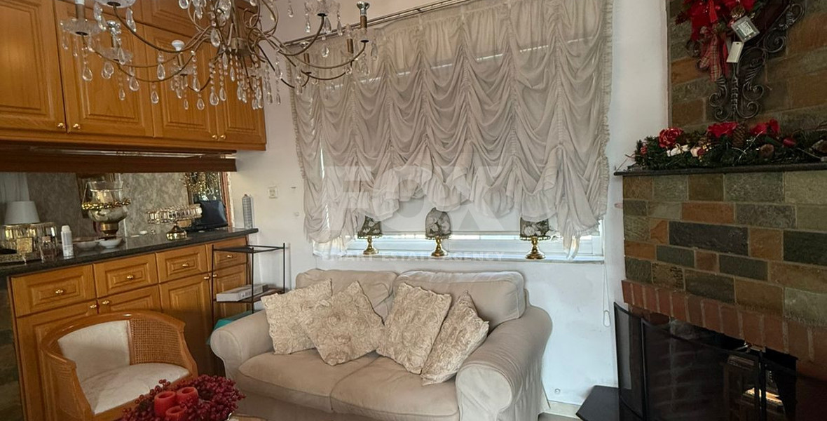 Four bedroom upper floor house for rent in Omonoia, Limassol