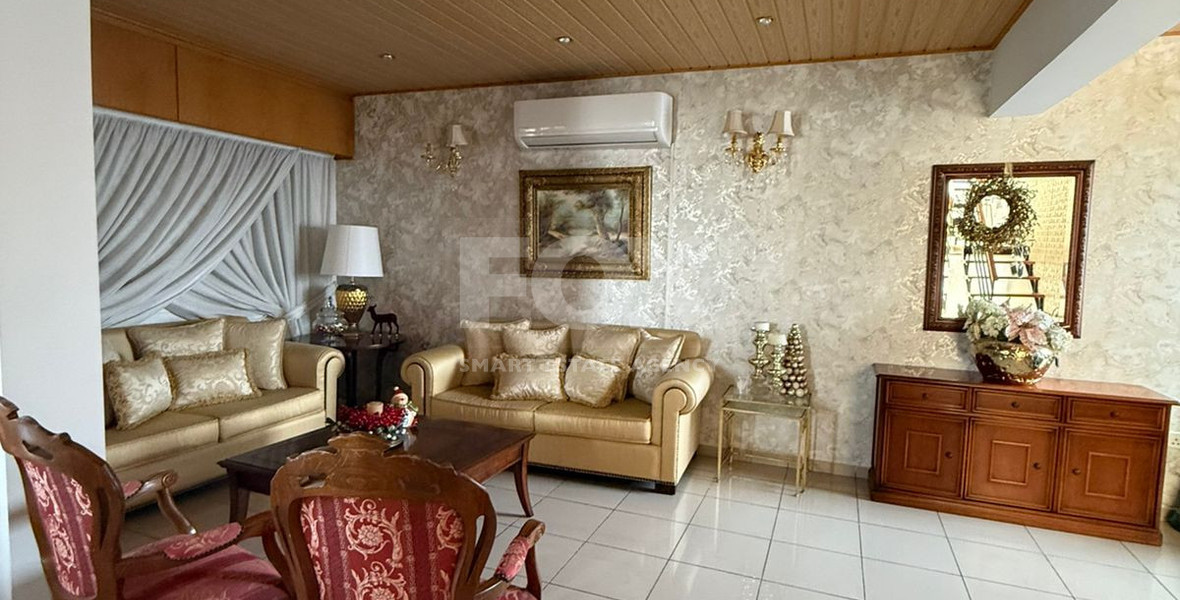 Four bedroom upper floor house for rent in Omonoia, Limassol