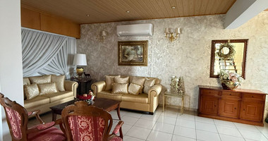 Four bedroom upper floor house for rent in Omonoia, Limassol