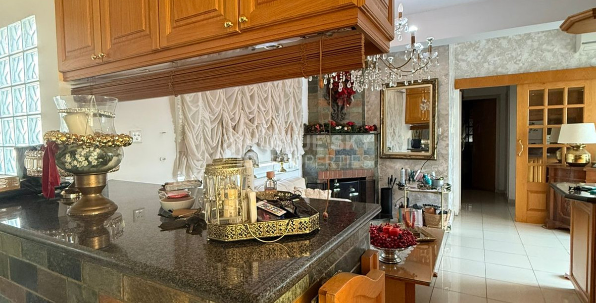 Four bedroom upper floor house for rent in Omonoia, Limassol