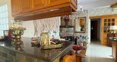 Four bedroom upper floor house for rent in Omonoia, Limassol