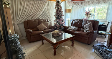 Four bedroom upper floor house for rent in Omonoia, Limassol